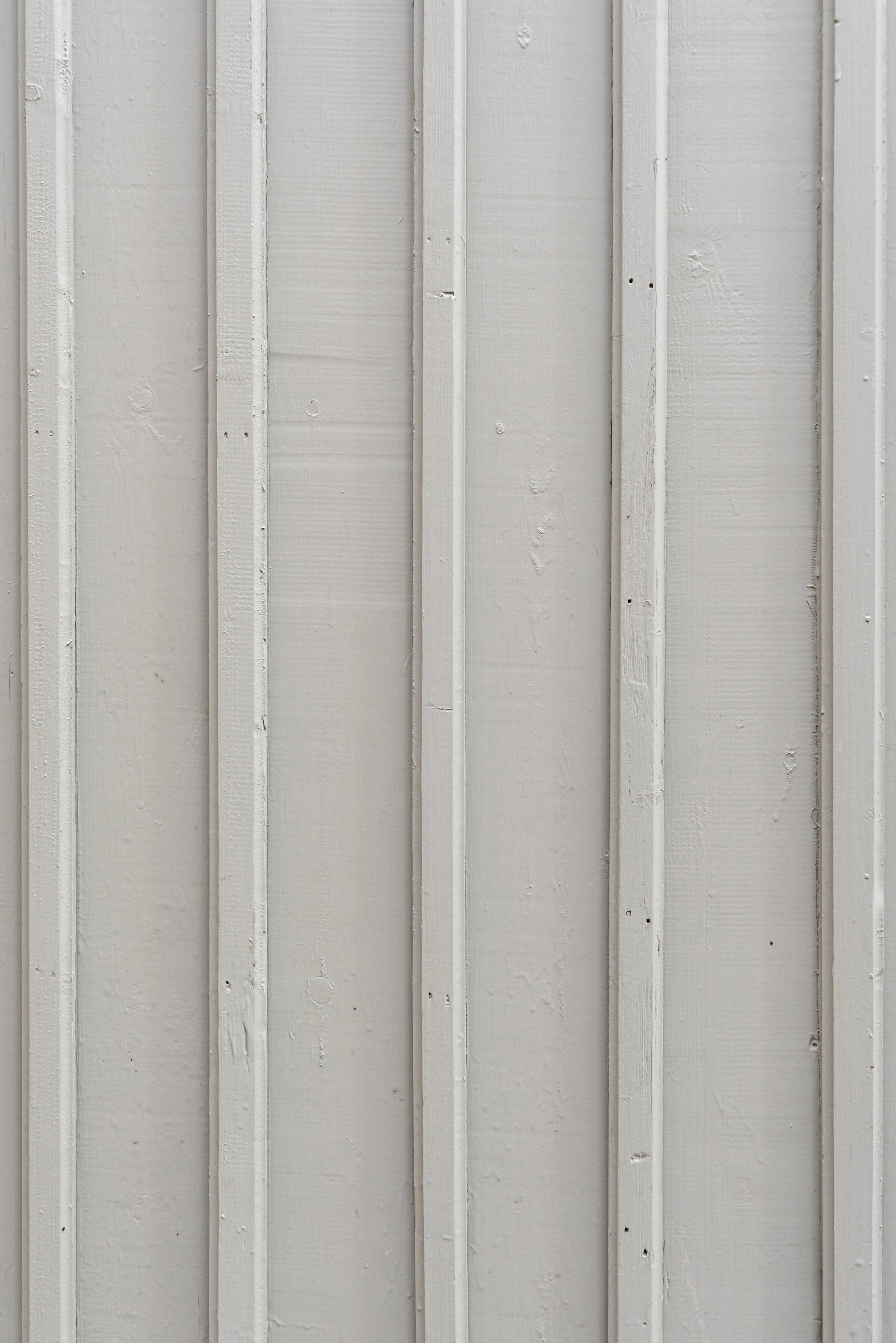 White Wooden Texture Louver Wallpaper Roll (57 sq.ft)