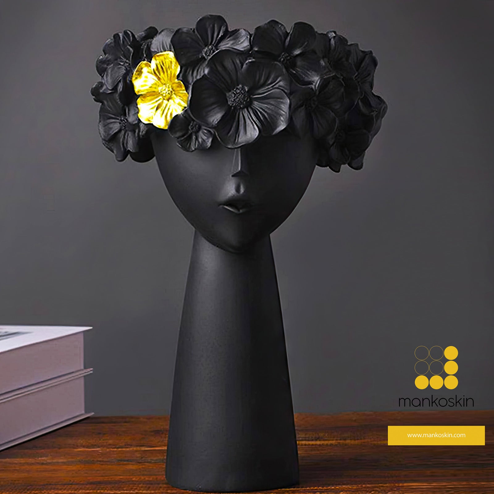 Queen Elantra Vase - Black